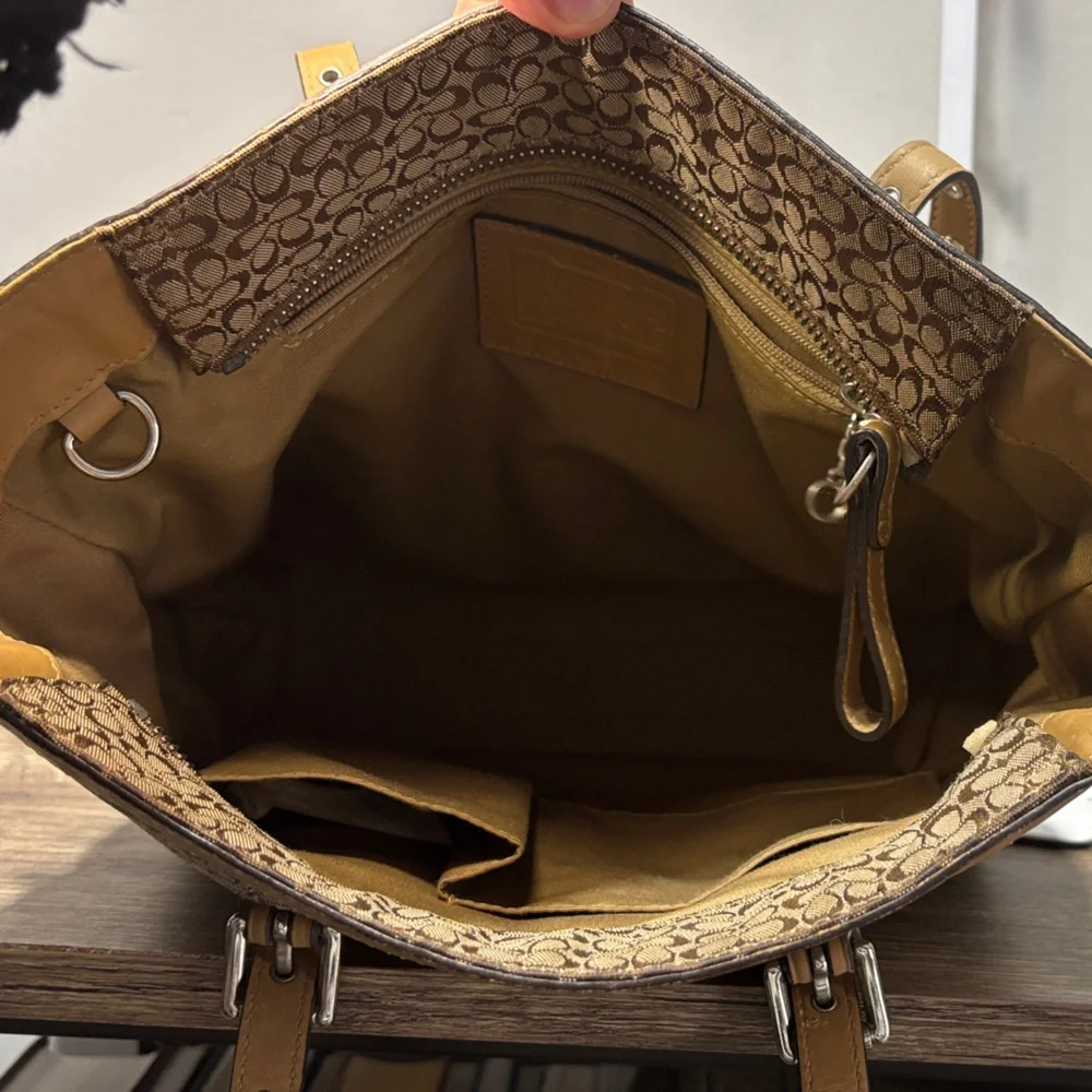Coach Signature Gallery Tote F11526 - Picture 11 of 13